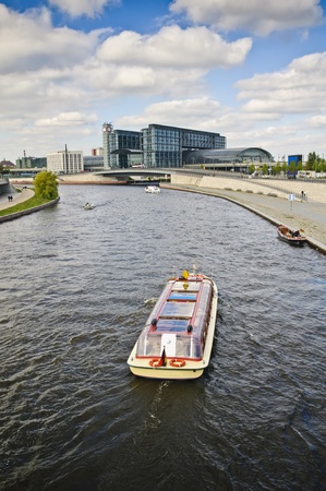 Boat on Spree river and main railway station (Hauptbahnhof) in Berlin, Germanyのeditorial素材