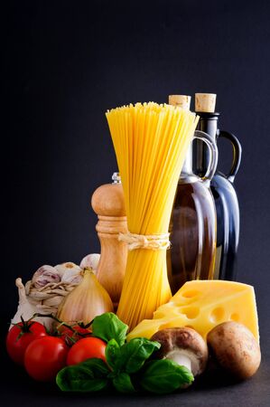 spaghetti pasta ingredientsの写真素材