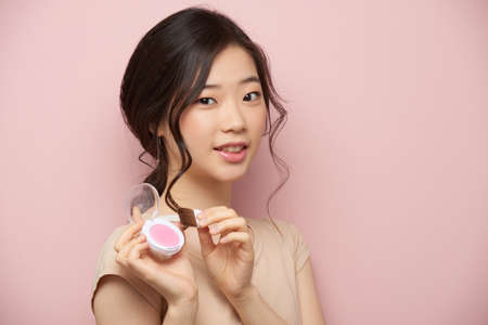 Applying make-upの写真素材
