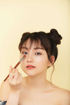 Woman doing make-upの写真素材