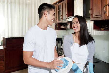 Couple cleaning dishesの写真素材