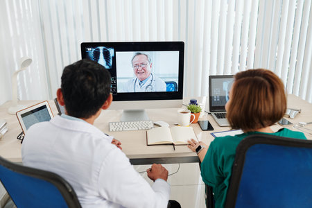 Online conference with experienced pulmonologist