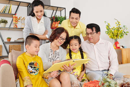 Family looking at old photosの写真素材