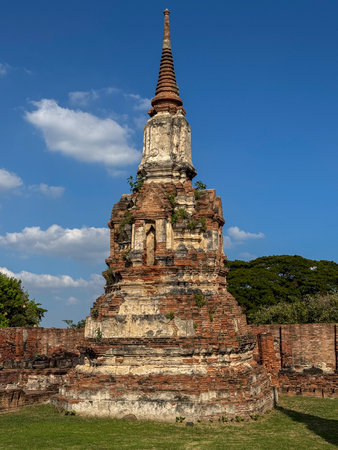 Wat Chaiwatthanaram Ayutthaya temple seen from river boat, ancient famous brick towers under a golden sunset. Traditional heritage, culture. Amazing majestic religious structure.の写真素材