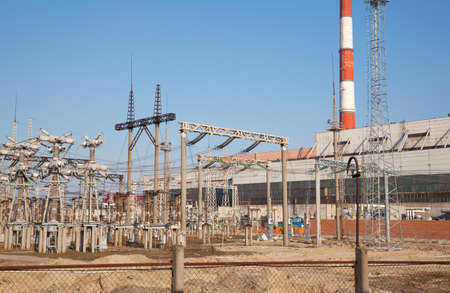 Power plant with the distribution gear near it