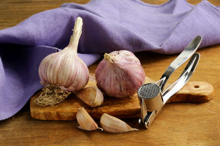 whole garlic bulbs on a cutting boardの写真素材