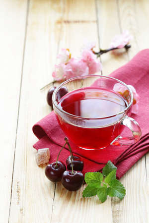 berry fruit tea in a glass cupの写真素材