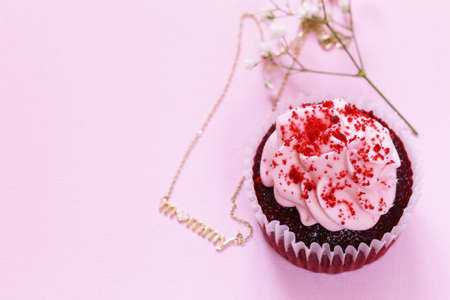 Happy Mothers Day! Dessert cupcakes and gift on holiday for momの写真素材