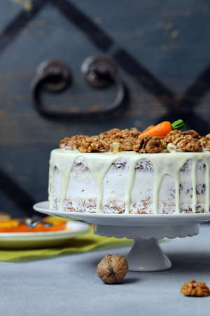 carrot cake with walnuts and mascarpone cream