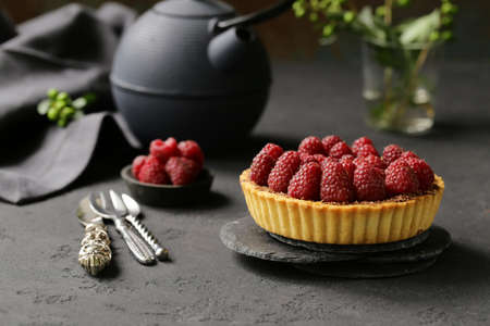 homemade pie tart with fresh raspberriesの写真素材