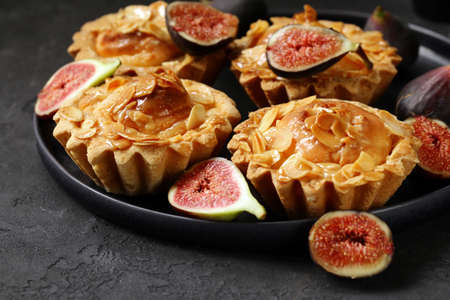 shortcrust tartlets with almonds and berries
