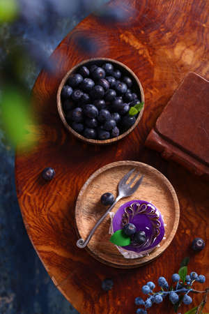 mini cake dessert with fresh berriesの写真素材