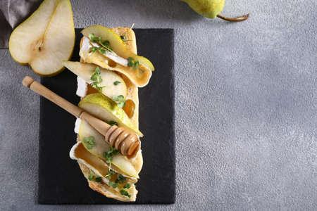 brie camembert cheese with pear and honeyの写真素材