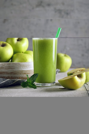 smoothie ripe organic green apples for healthy eatingの写真素材