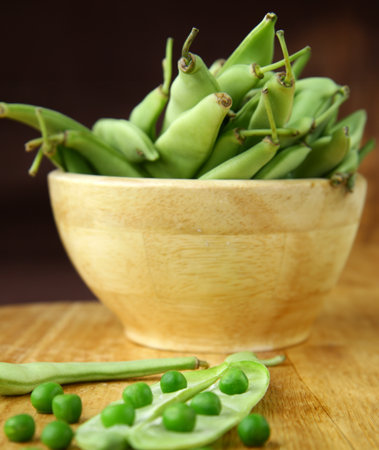 organic natural green peas beans on the tableの写真素材