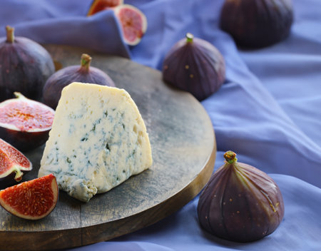 soft gorgonzola cheese with fresh figsの写真素材