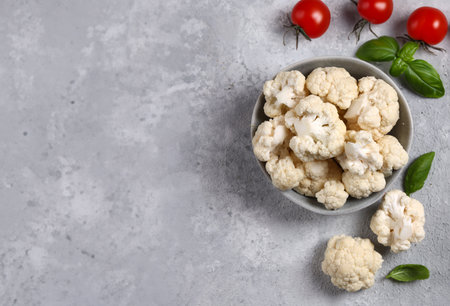 fresh cauliflower in a bowl for healthy eatingの写真素材