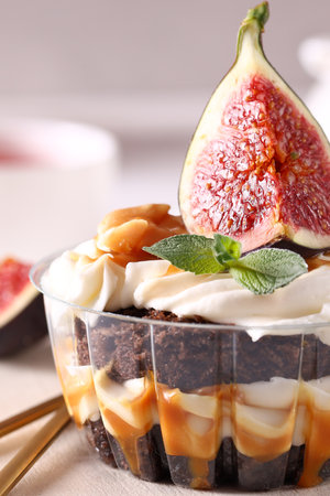 dessert trifle with fresh berries in a glassの写真素材