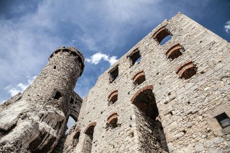 OGRODZIENIEC, PODZAMCZE, 5 MAY, 2018; Ogrodzieniec Castle in the village Podzamcze. Ruins of the castle on the upland, Jura Krakowsko-Czestochowska. The Trail of the Eagle's Nests.OGRODZIENIEC, PODZAMCZE, 5 MAY, 2018; Ogrodzieniec Castle in the village Poのeditorial素材
