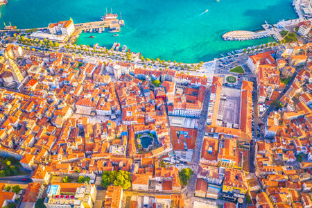 A breathtaking top-down aerial view of Old Town Split, Croatia, showcasing its iconic Diocletianâs Palace, capturing the heart of this UNESCO-listed coastal city on Adriatic Seaの写真素材