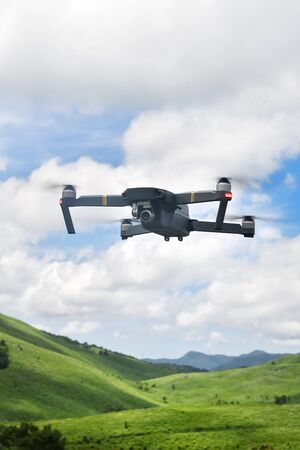 The drone of the Prairie