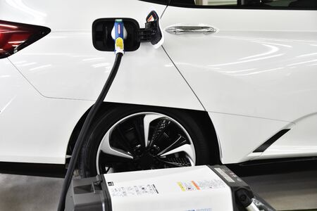 Fuel cell vehicles under power supply