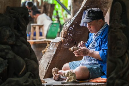 CHIANGMAI , THAILAND - JUL 3 2016: An unidentified Man builds Elephant wood at Elephant Carving Museum (Baan Jang Nak) in Chiang Mai,Thailand.のeditorial素材