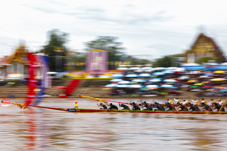 PHICHIT , THAILAND - SEP 2 2018: Thai Traditional Long Boat Racing 2018 At Nan River in front of Tha Luang Temple Phichit Thailandのeditorial素材