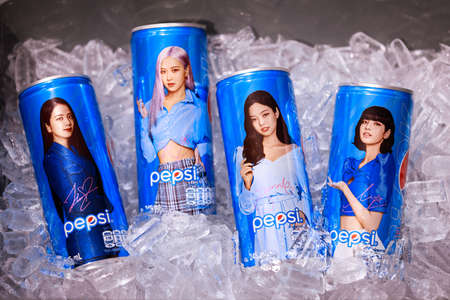 CHIANG MAI, THAILAND - MAR 30 2021 : Pepsi x Blackpink limited Edition with Pepsi Aluminium Cans.のeditorial素材