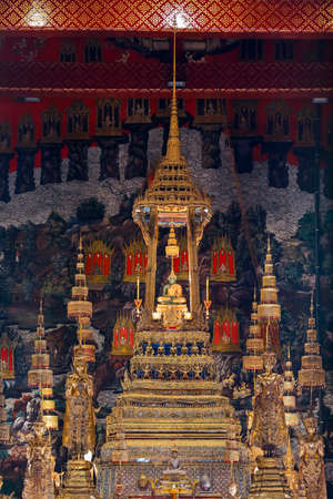 The Emerald Buddha in the temple of Wat Phra Kaeo at the Grand Palace in Bangkok, Thailandのeditorial素材