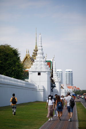 Bangkok, Thailand - 23 JAN 2023 : Temples and tourists at Bangkok's Grand Palace. The Grand Palace is made up of various buildings, halls and pavilions.のeditorial素材