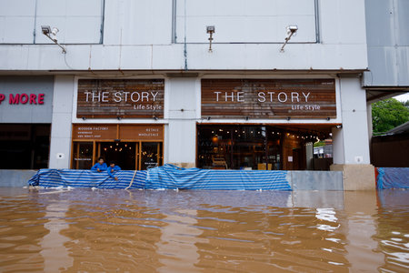 CHIANGMAI , THAILAND - OCT 04 2024 : Chiang Mai city flooded as Ping River overflowsのeditorial素材