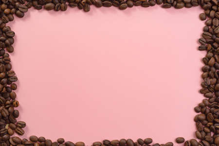 Lots of coffee beans around pastel background website textspaceの写真素材
