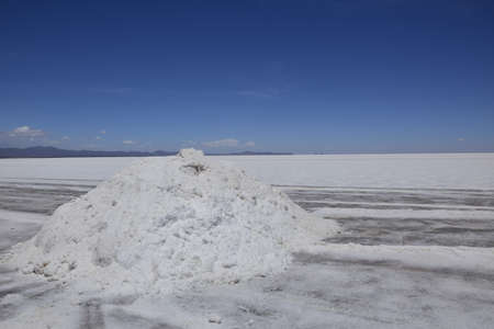 Salt hill drying under bolivian sun in Salar de Uyuni.Boliviaの写真素材