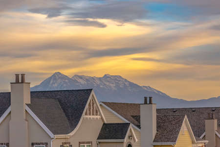 Roof of homes against mountain and sky in Utahの写真素材