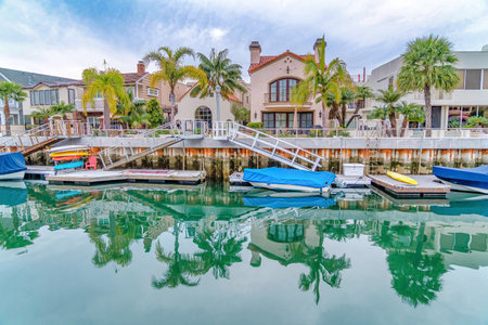 Spectacular view of canal with boats and docks in the neighborhood of Long Beachの写真素材