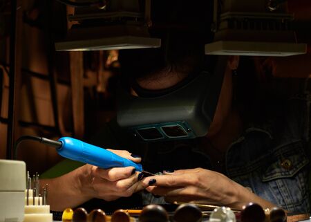 the engraver sharpens the engraver's attachment.