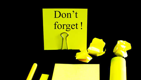 Yellow sticky note do not forget on black backgroundの写真素材