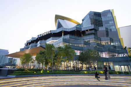 BANGKOK,THAILAND-DECEMBER 19 :Exterior View of The ICONSIAM, The Luxury Shopping Mall in Bangkok Thailand.のeditorial素材