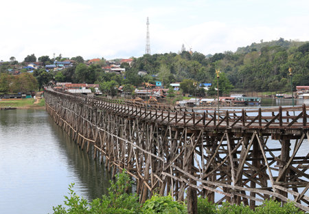 Mon Bridge crossing Songkalia River, the Thailand's longest wooden bridge, Sangkhla Buri District in Kanchanaburi, Thailandの写真素材