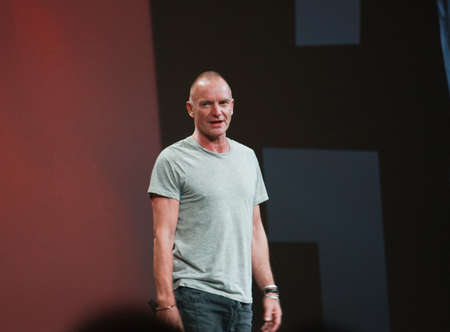 SAN FRANCISCO, CA, OCT 5, 2011 - World-renowned Grammy-winning musician and singer Sting welcomes attendees of Oracle OpenWorld 2011 conference in San Francisco のeditorial素材