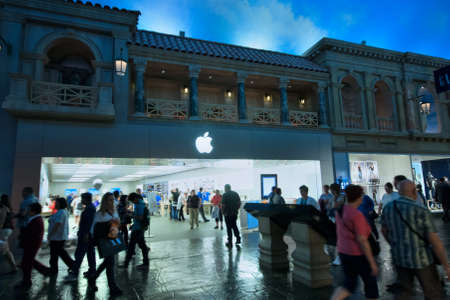 LAS VEGAS, NEVADA - APRIL 12, 2011  Entrance to Apple Store in unerground Forum Shops at Caesars in Las Vegas on April 12, 2011  Apple is the worldのeditorial素材