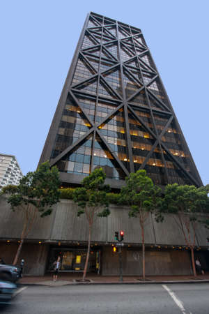 SAN FRANCISCO, US - OCT 2, 2012: Crocker Galleria shopping center at Financial District in San Francisco on Oct 2, 2012. Itのeditorial素材