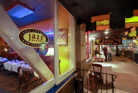 SAN FRANCISCO, CA, US - OCTOBER 3, 2012: Oldest jazz club and cafe Les Joulins Jazz Bistro at Ellis street in San Francisco on October 3, 2012. People are waiting live musicのeditorial素材