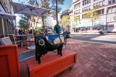 SAN FRANCISCO, US - SEPT 22, 2010: Entrance to restaurant declared its food to be organic local and sustainable on plastic cow body in San Francisco on Sept 22, 2010.のeditorial素材