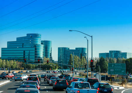 REDWOOD CITY, CA, USA - SEPT 24, 2008: Traffic on the road to Oracle Headquarters in Redwood City, CA, USA on Sept 24, 2008. Oracle is a multinational hardware and software technology corporationのeditorial素材
