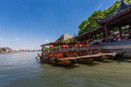 ZHUJIAJIAO, CHINA - AUGUST 30, 2016: Chinese gondolas waits Tourists on canal of ancient water town with a history of more than 1700 years in Zhujiajiao, China, on August 30, 2016.のeditorial素材