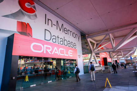 SAN FRANCISCO, CA, USA - SEPT 22, 2013: Attendees of Oracle Open World conference enter Moscone Center South entrance on Sept 22, 2013 in San Francisco, CA, USA.のeditorial素材