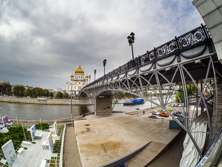 MOSCOW, RUSSIA - SEPTEMBER 11, 2018: Cathedral of Christ the Saviour and Patriarshy Bridge over Moskva River in Moscow, Russia on September 11, 2018.のeditorial素材