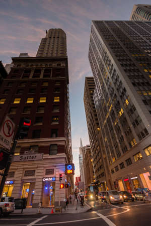 SAN FRANCISCO, USA - OCT 2, 2012: Entrance to branch of JPMorgan Chase Bank at Montgomery Street in the Financial District in the evening on Oct 2, 2012 in San Francisco, USA.のeditorial素材